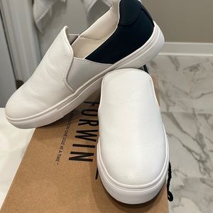 Forwin men’s slip on shoe white size 8 Brand new in box
